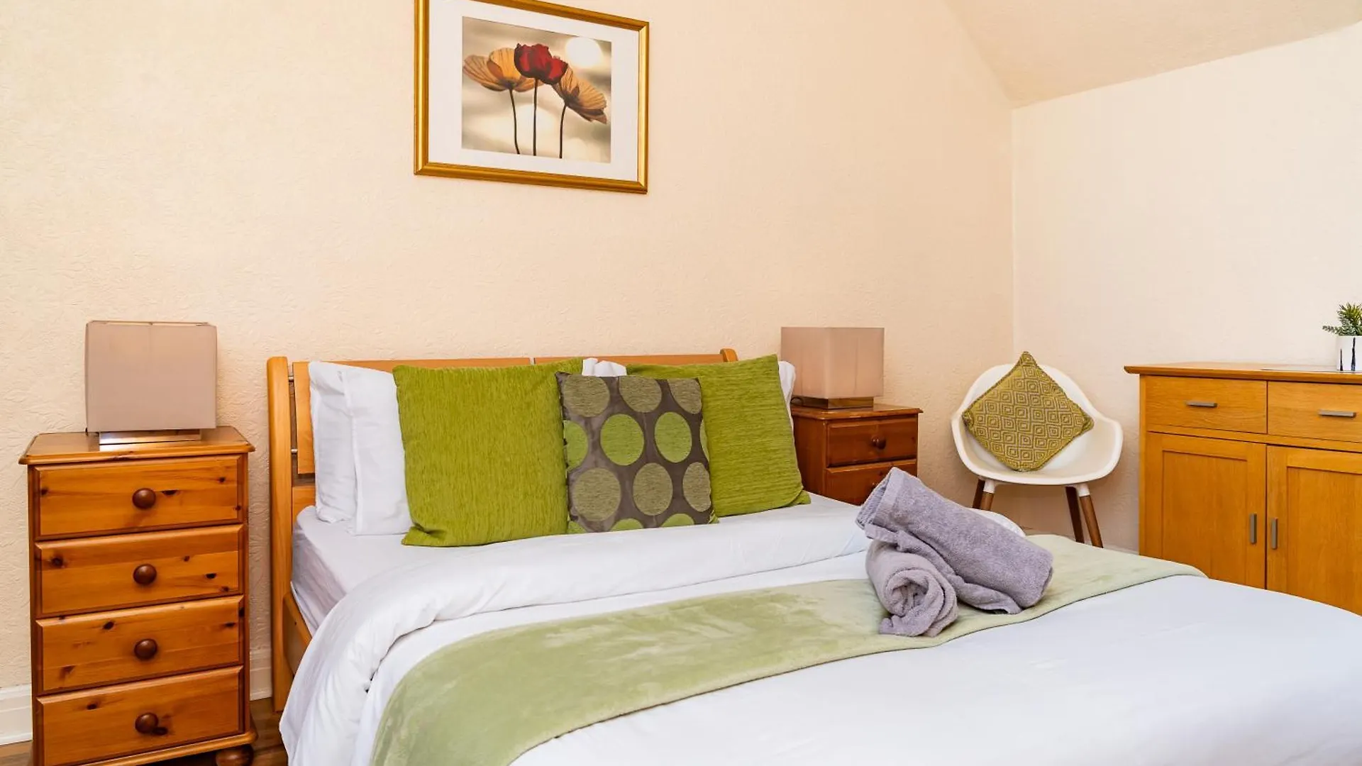 Luxury 4-Bedroom Townhouse, Free Parking, Near Portobello Beach, Sleeps 8 エディンバラ 0*,