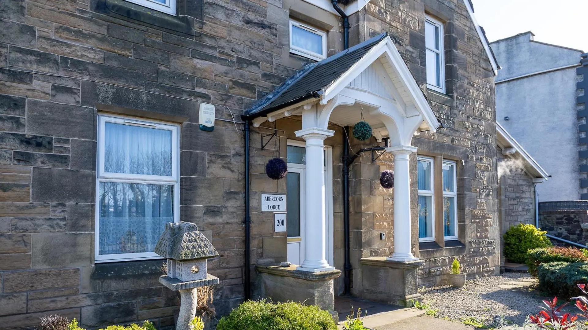 Luxury 4-Bedroom Townhouse, Free Parking, Near Portobello Beach, Sleeps 8 Edinburgh Apartman