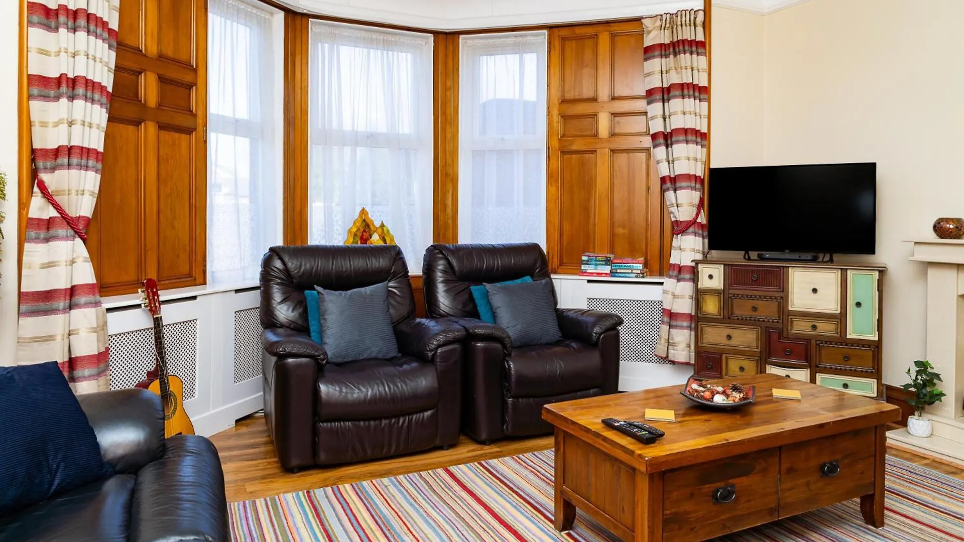 Luxury 4-Bedroom Townhouse, Free Parking, Near Portobello Beach, Sleeps 8 エディンバラ アパート