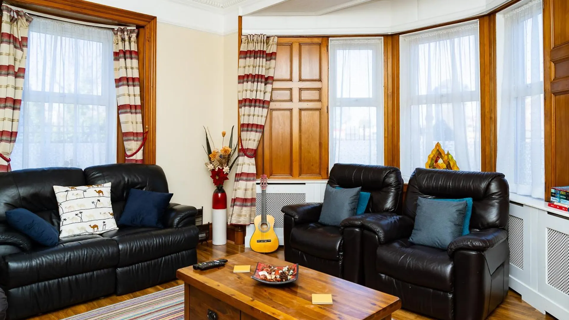 アパート Luxury 4-Bedroom Townhouse, Free Parking, Near Portobello Beach, Sleeps 8 エディンバラ