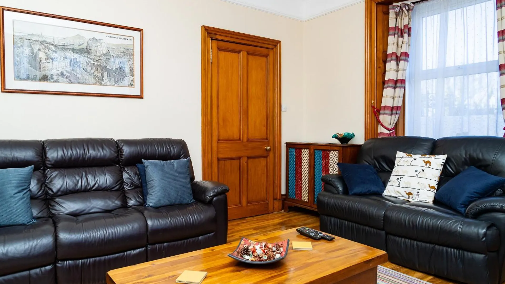 Luxury 4-Bedroom Townhouse, Free Parking, Near Portobello Beach, Sleeps 8 エディンバラ 0*,  イギリス