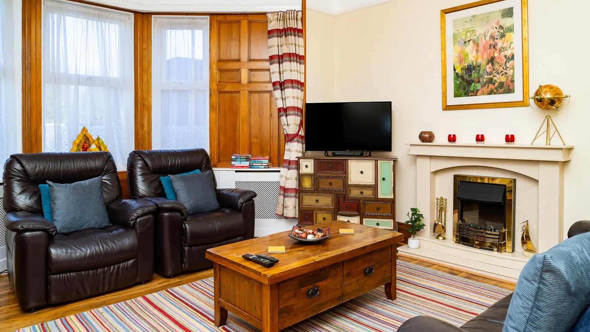 Luxury 4-Bedroom Townhouse, Free Parking, Near Portobello Beach, Sleeps 8 Edinburgh