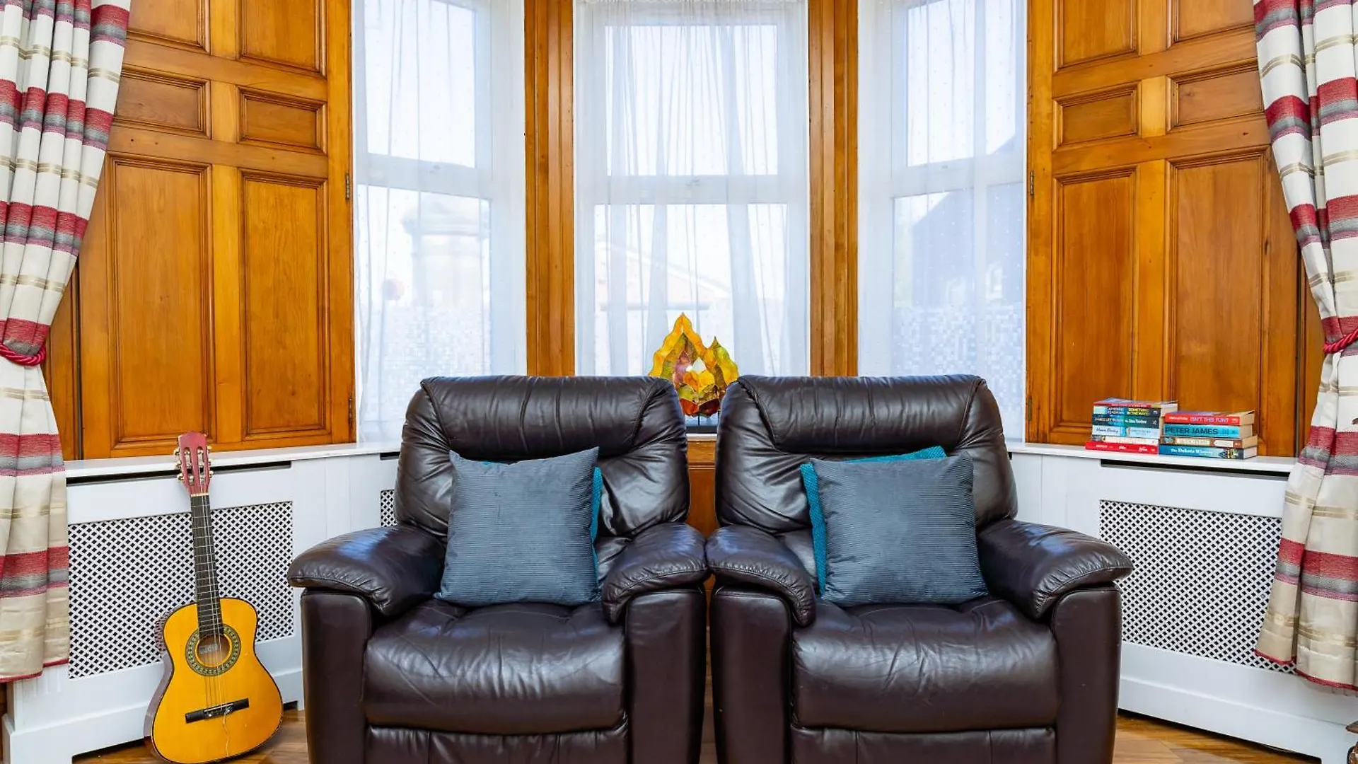 Luxury 4-Bedroom Townhouse, Free Parking, Near Portobello Beach, Sleeps 8 エディンバラ アパート