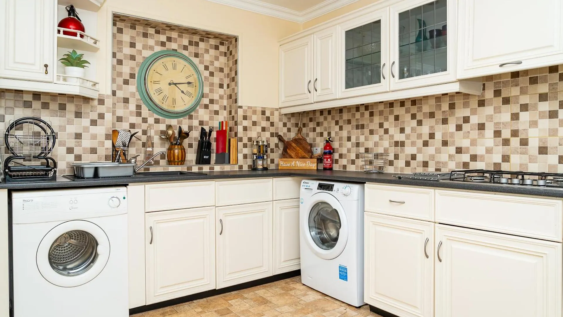アパート Luxury 4-Bedroom Townhouse, Free Parking, Near Portobello Beach, Sleeps 8 エディンバラ