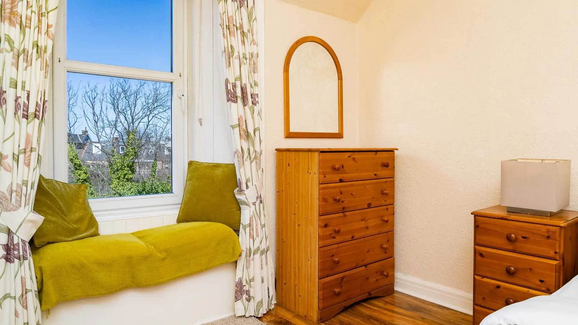 Luxury 4-Bedroom Townhouse, Free Parking, Near Portobello Beach, Sleeps 8 エディンバラ イギリス