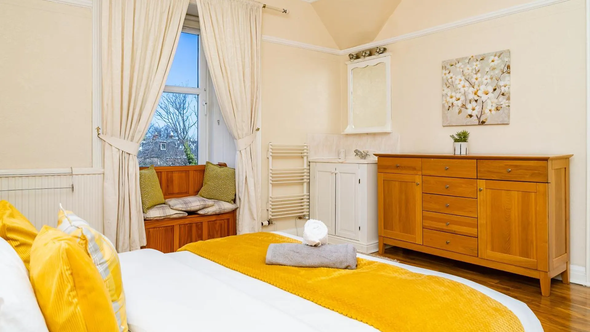 アパート Luxury 4-Bedroom Townhouse, Free Parking, Near Portobello Beach, Sleeps 8 エディンバラ イギリス