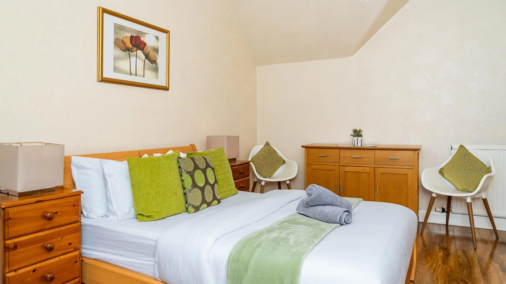 Luxury 4-Bedroom Townhouse, Free Parking, Near Portobello Beach, Sleeps 8 エディンバラ