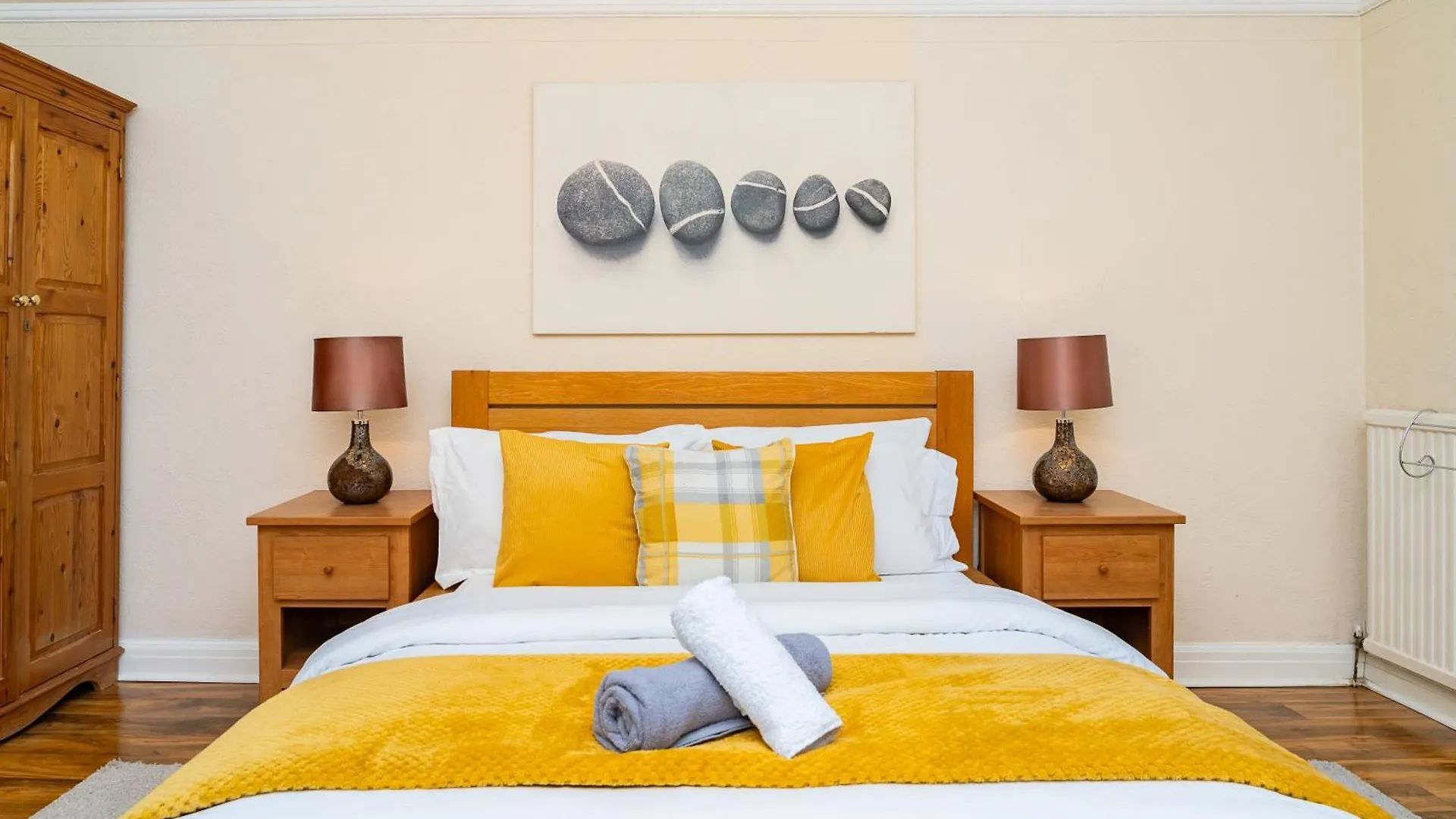 Apartman Luxury 4-Bedroom Townhouse, Free Parking, Near Portobello Beach, Sleeps 8 Edinburgh