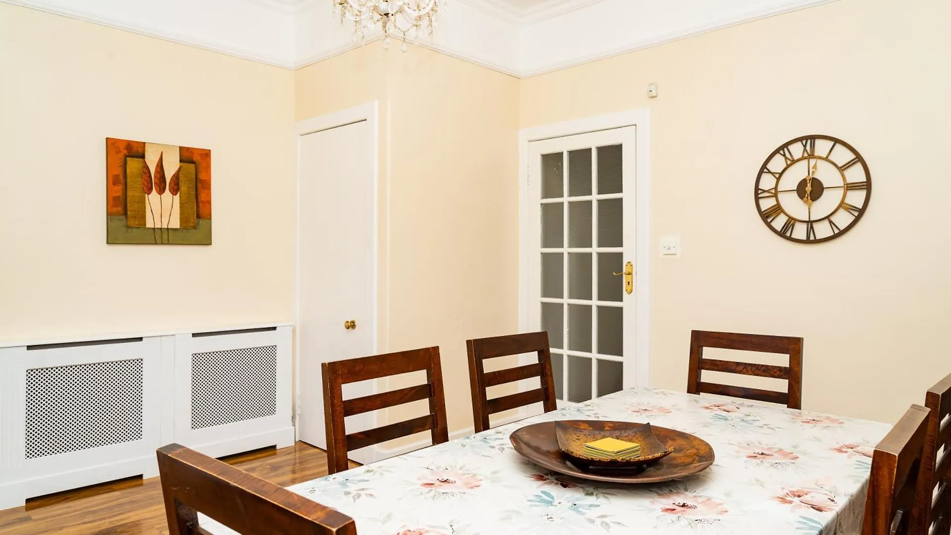 Luxury 4-Bedroom Townhouse, Free Parking, Near Portobello Beach, Sleeps 8 エディンバラ アパート