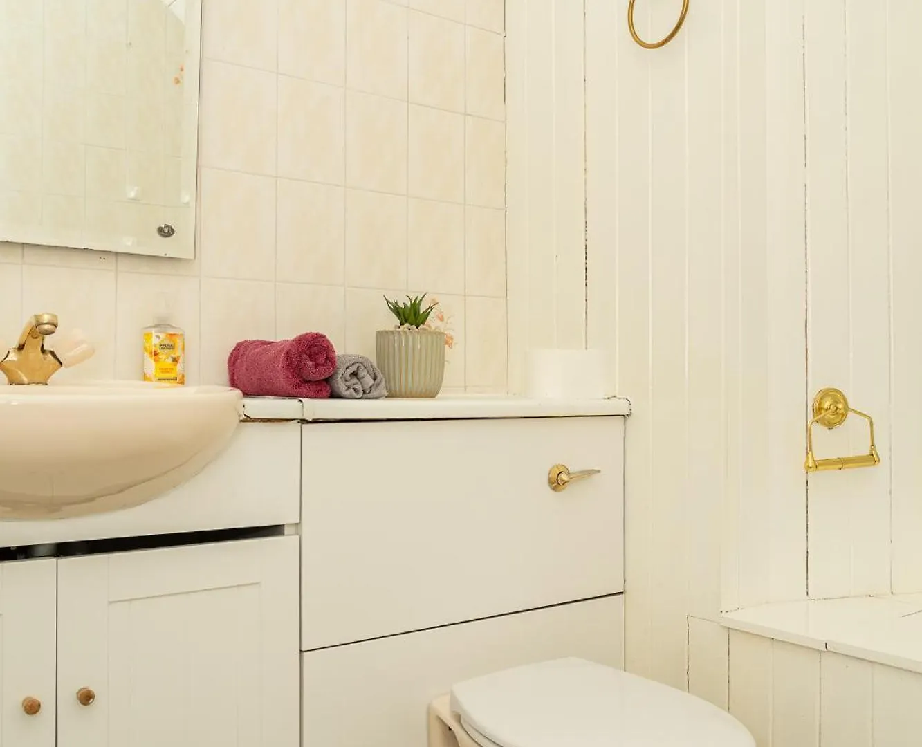 アパート Luxury 4-Bedroom Townhouse, Free Parking, Near Portobello Beach, Sleeps 8 エディンバラ