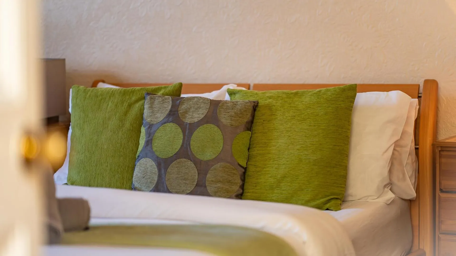 Luxury 4-Bedroom Townhouse, Free Parking, Near Portobello Beach, Sleeps 8 Edinburgh