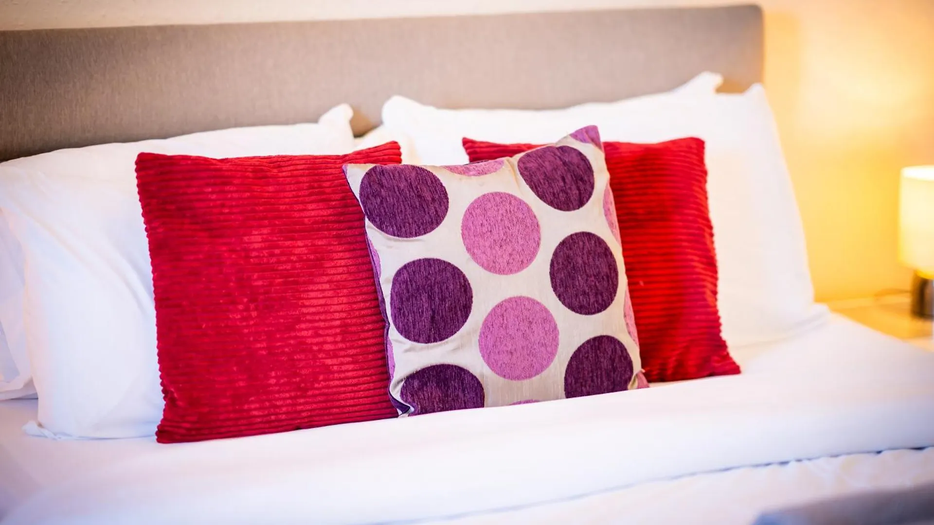 Luxury 4-Bedroom Townhouse, Free Parking, Near Portobello Beach, Sleeps 8 Edinburgh