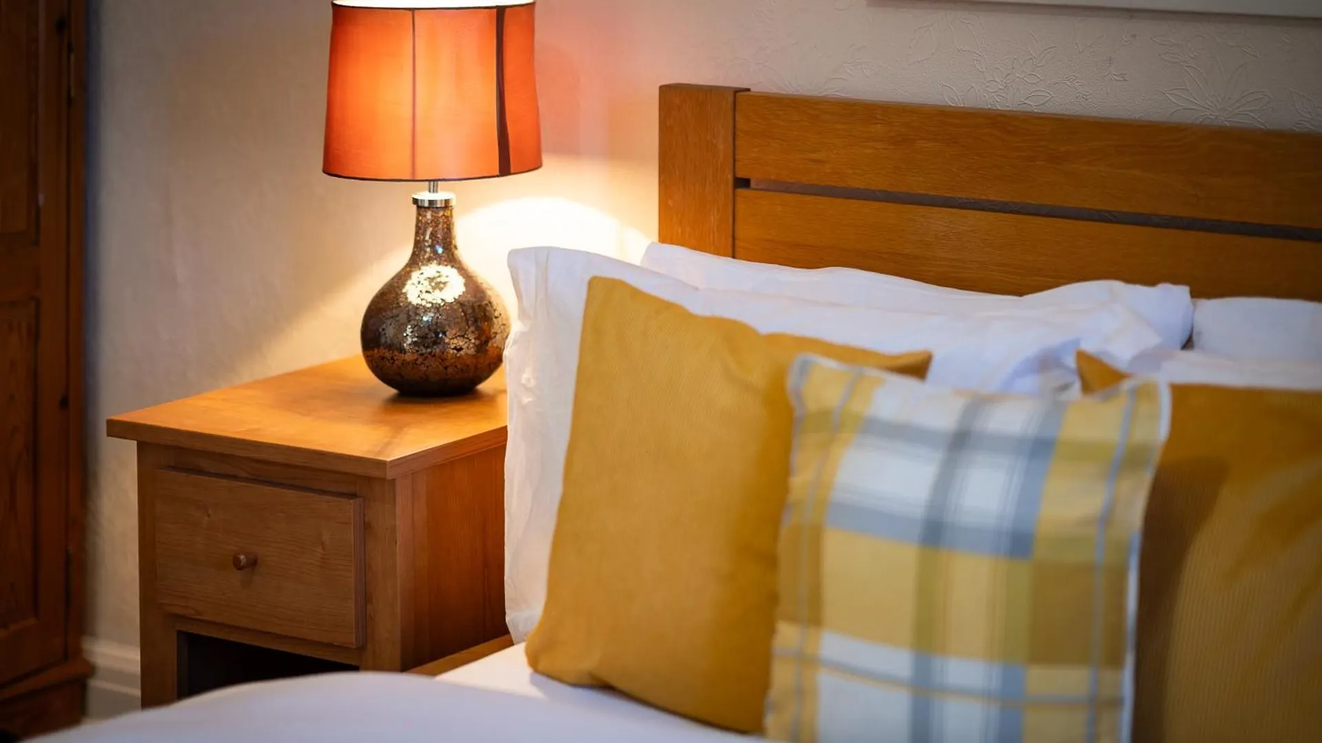 アパート Luxury 4-Bedroom Townhouse, Free Parking, Near Portobello Beach, Sleeps 8 エディンバラ