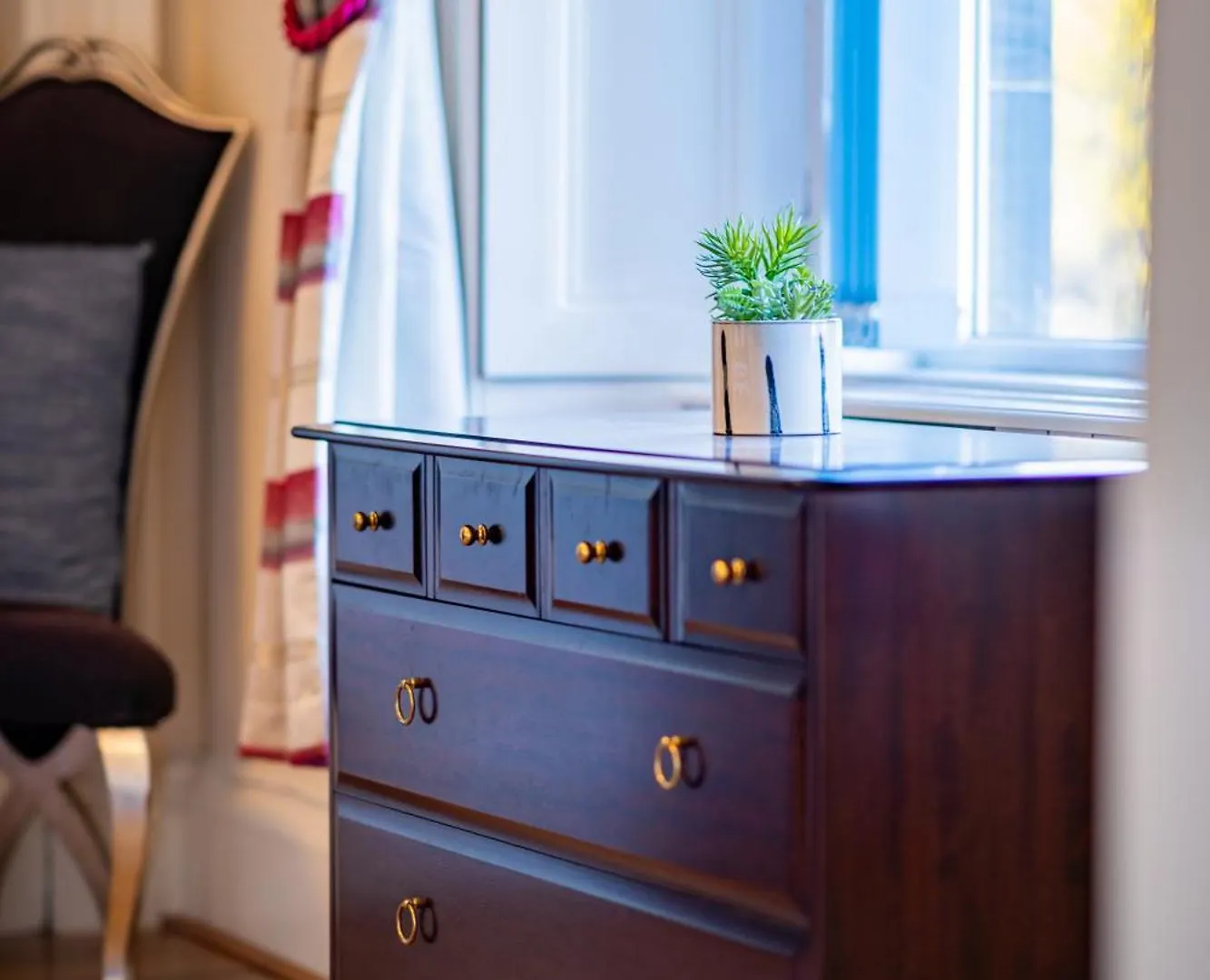 Luxury 4-Bedroom Townhouse, Free Parking, Near Portobello Beach, Sleeps 8 Edinburgh
