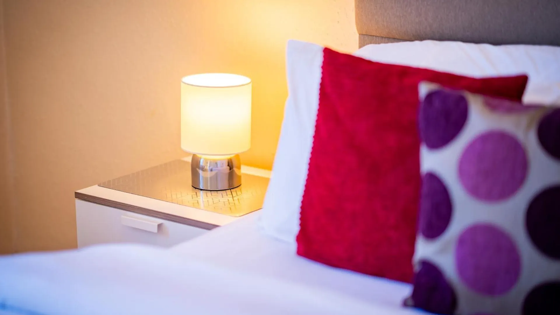Luxury 4-Bedroom Townhouse, Free Parking, Near Portobello Beach, Sleeps 8 エディンバラ アパート